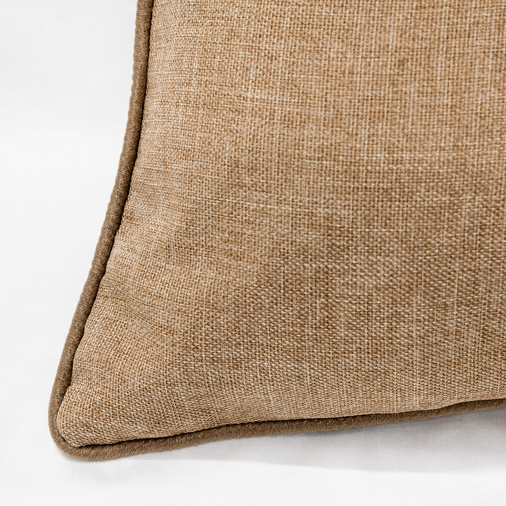 Фото Подушка декоративная бежевая в интернет-магазине HP Linen