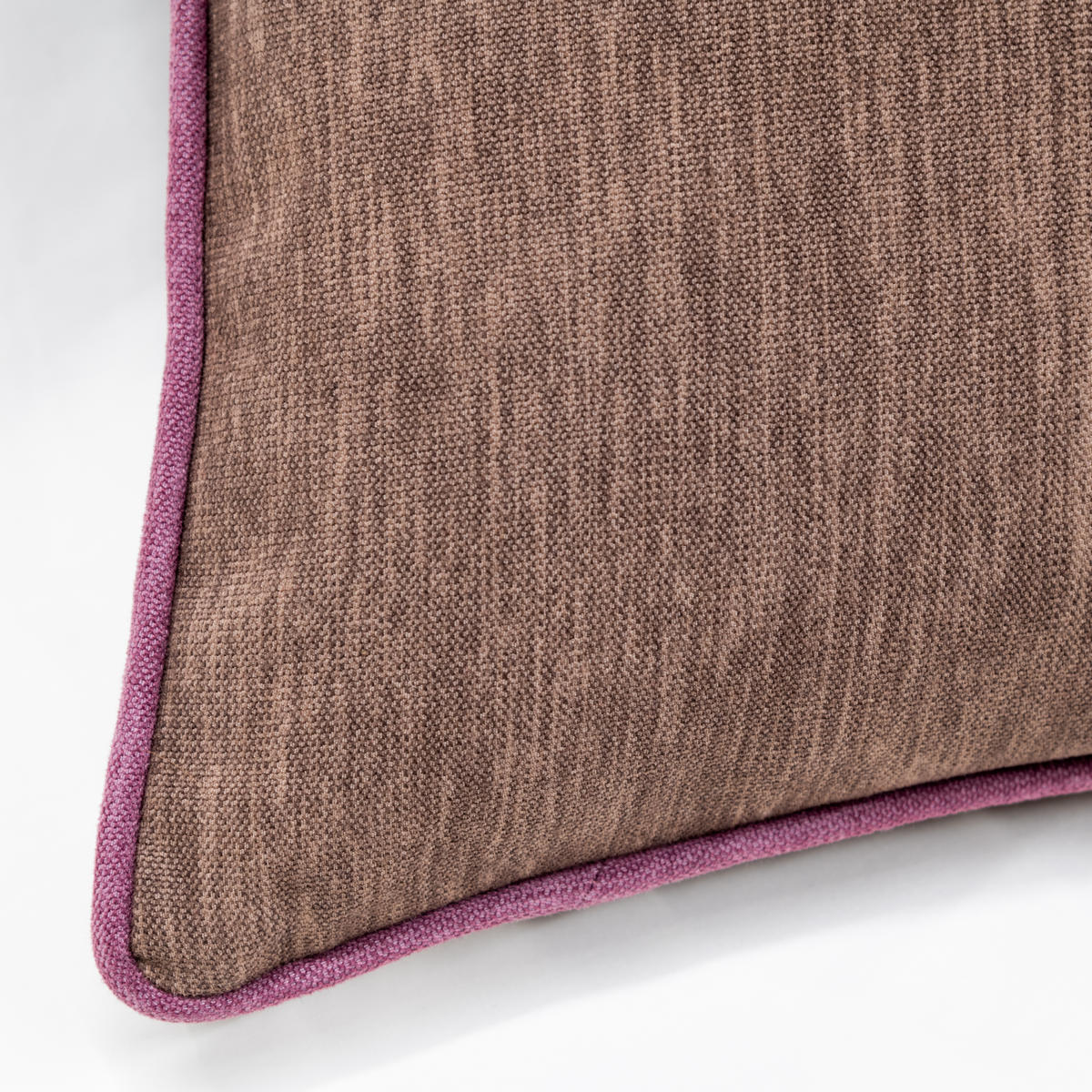 Фото Подушка декоративная коричневая в интернет-магазине HP Linen