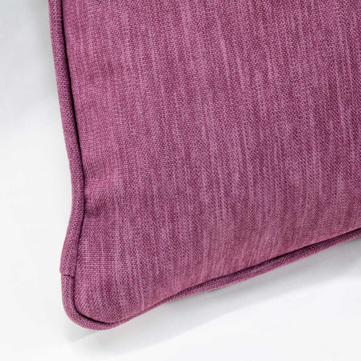 Фото Подушка декоративная лиловая в интернет-магазине HP Linen